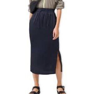 LULULEMON Women’s Navy Blue Glide Away Slip Skirt Size 2/4?